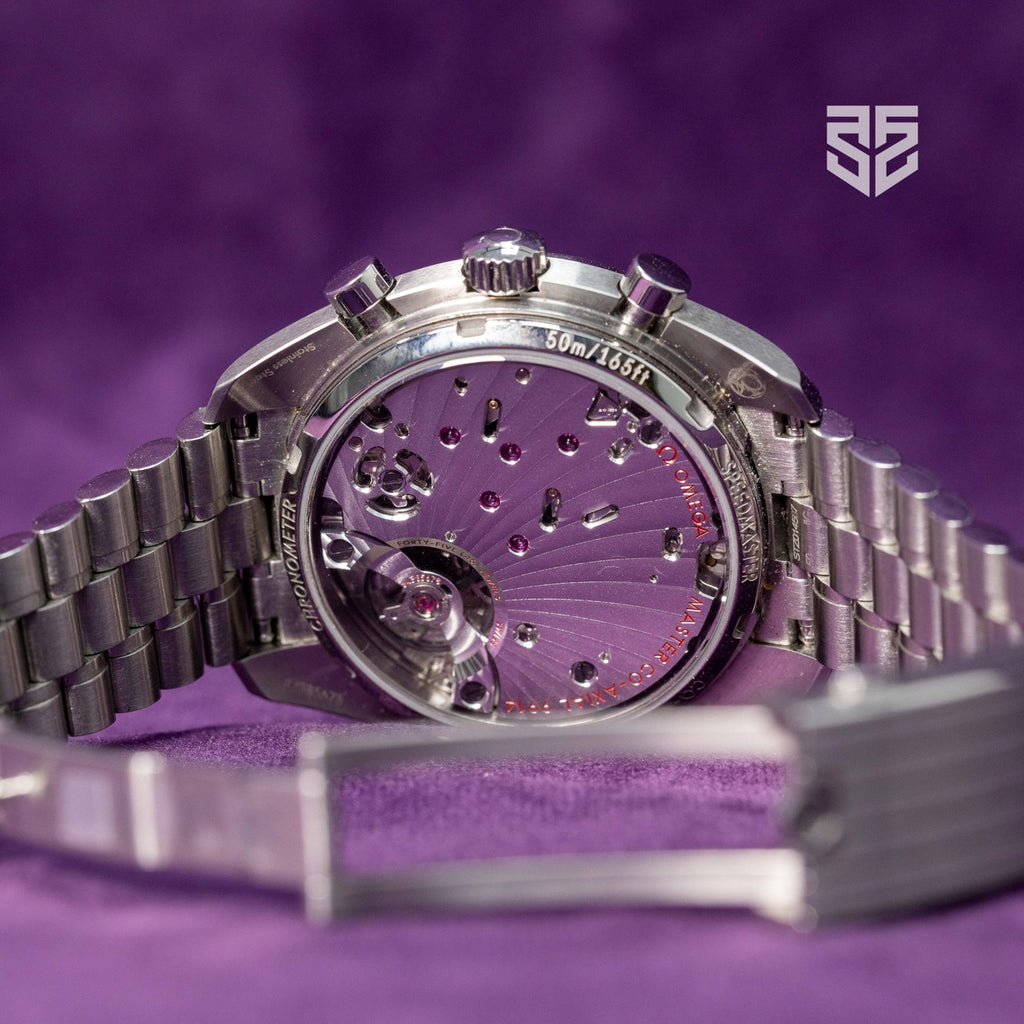 Omega Speedmaster Moonphase 304.30.43.52.06.001 case profile — The Smiling Second, Melbourne