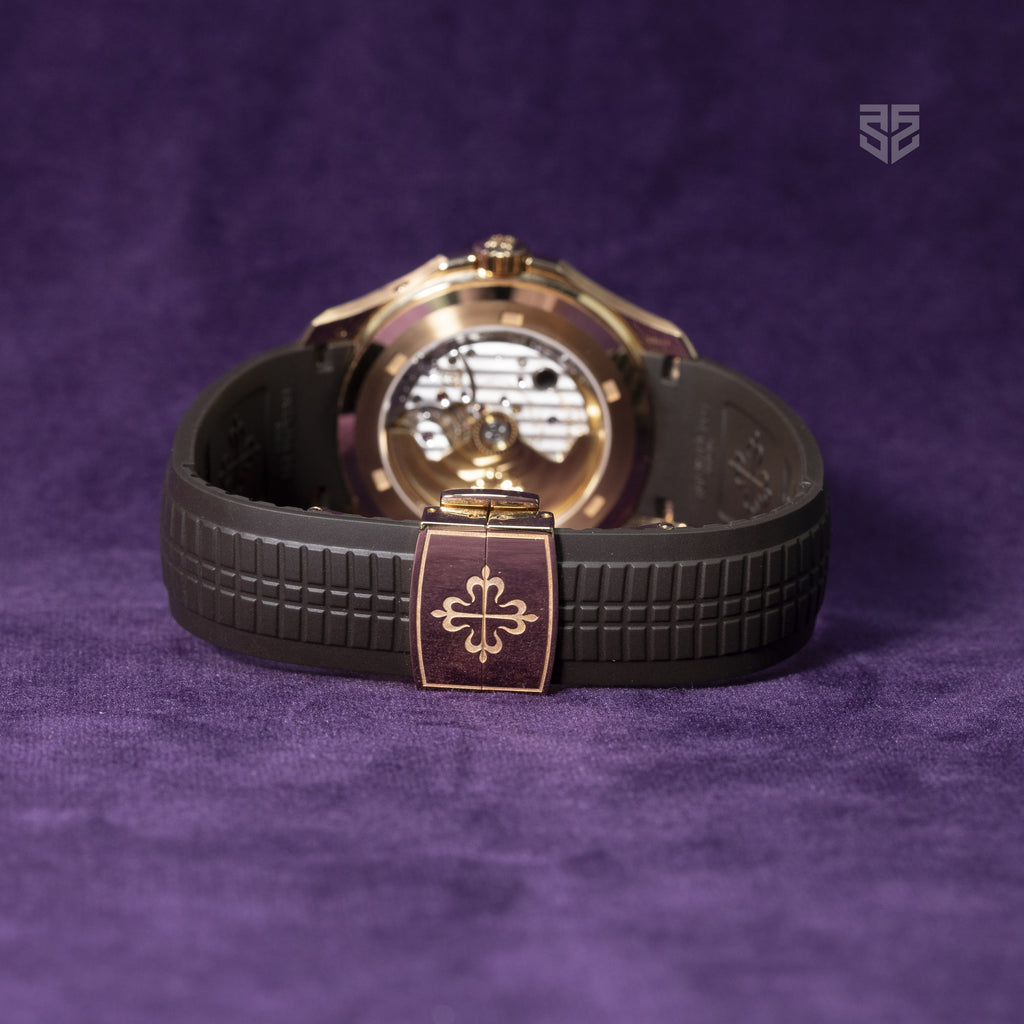 Patek Philippe Aquanaut Travel Time 5164R 2019 detail — The Smiling Second, Melbourne