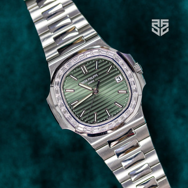 Patek Philippe Nautilus 5711 2021 pre-owned — The Smiling Second, Melbourne