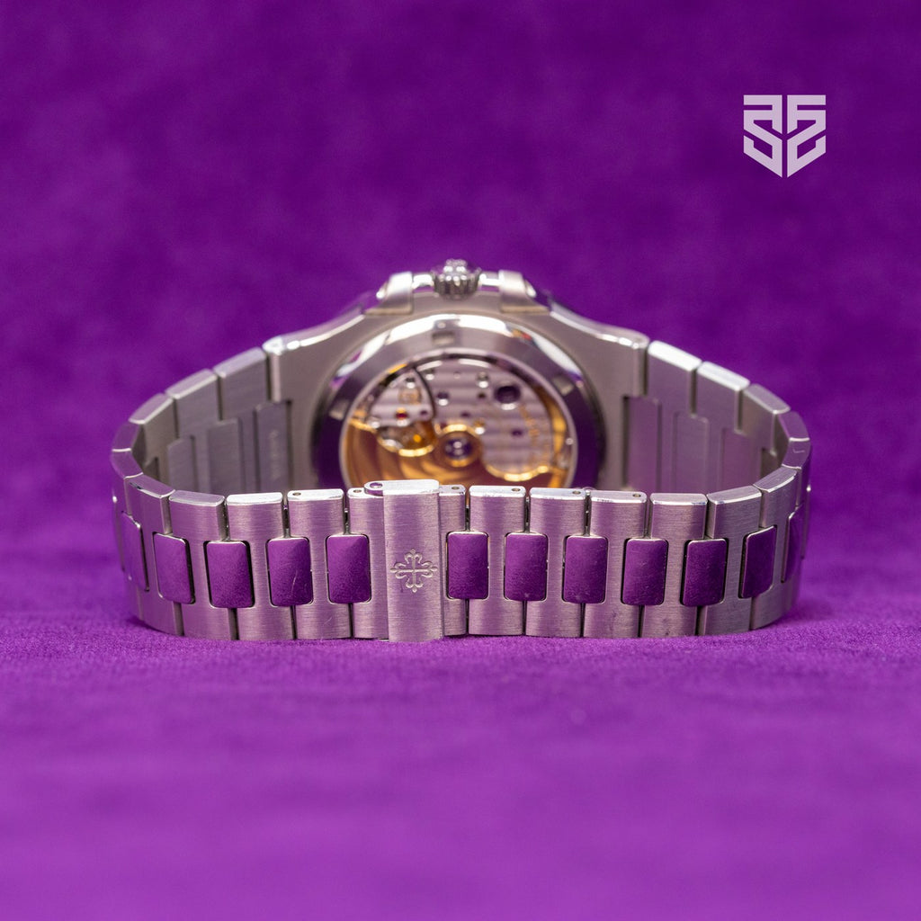 Patek Philippe Nautilus 5711 case profile — The Smiling Second, Melbourne