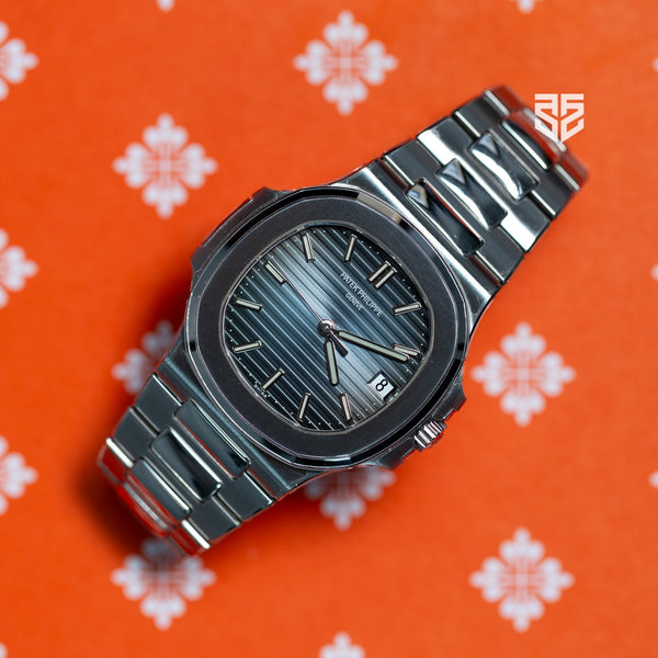 Patek Philippe Nautilus 5711 2016 pre-owned — The Smiling Second, Melbourne
