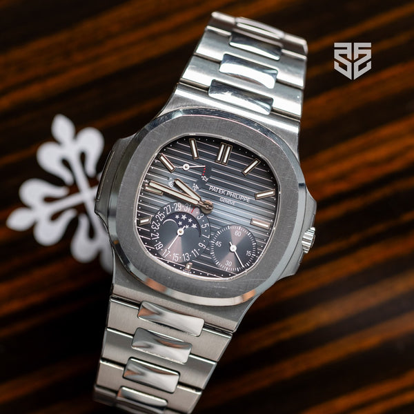 Patek Philippe Nautilus 5712/1A 2012 pre-owned — The Smiling Second, Melbourne