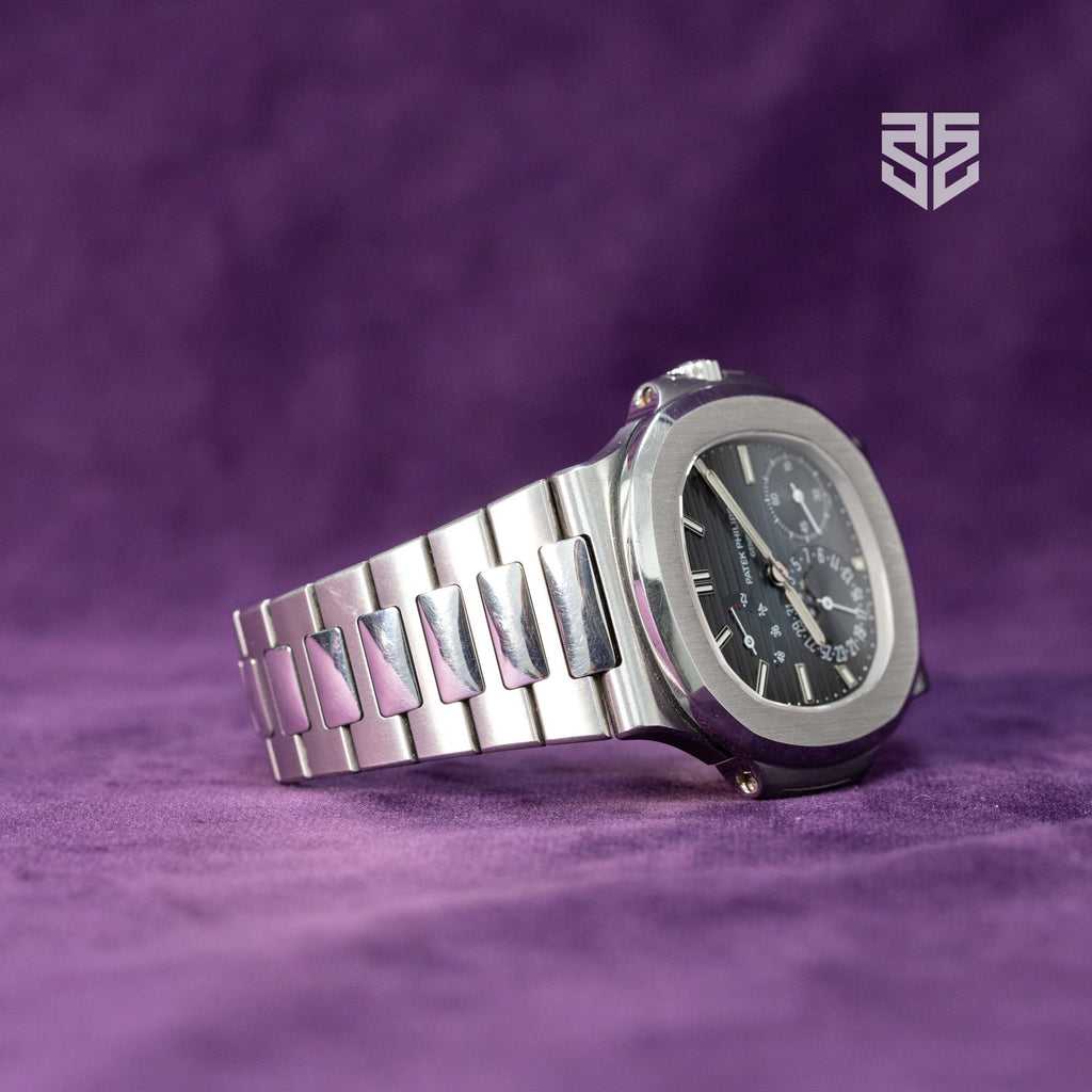 Patek Philippe Nautilus 5712 case profile — The Smiling Second, Melbourne