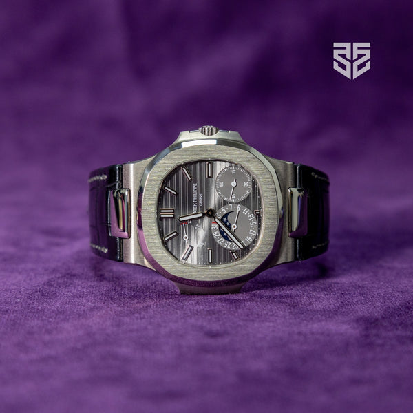 Patek Philippe Nautilus 5712G 2013 pre-owned — The Smiling Second, Melbourne
