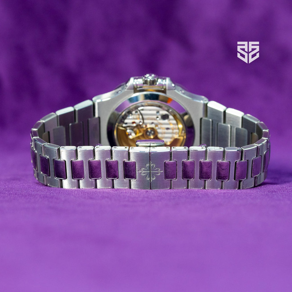 Patek Philippe Nautilus Annual Calendar 5726 case profile — The Smiling Second, Melbourne