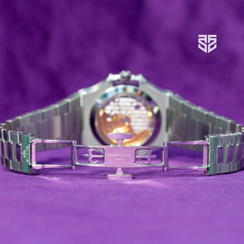 Patek Philippe Nautilus Annual Calendar 5726 bracelet clasp — The Smiling Second, Melbourne