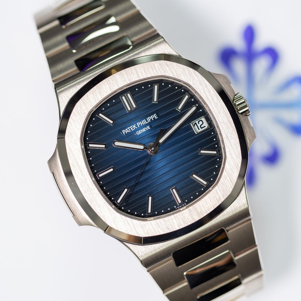 Patek Philippe Nautilus White Gold 5811/1G 2023 detail — The Smiling Second, Melbourne
