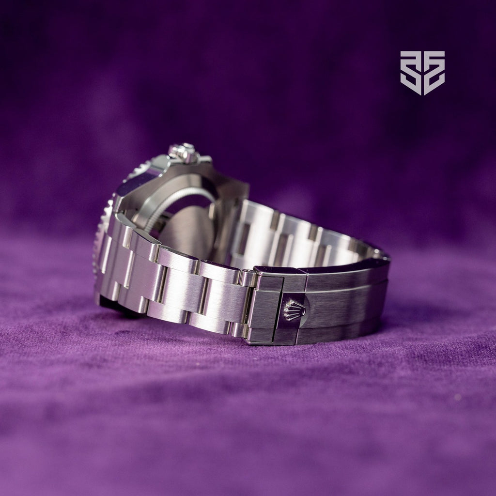 Rolex Submariner Hulk 116610LV 2020 case profile — The Smiling Second, Melbourne