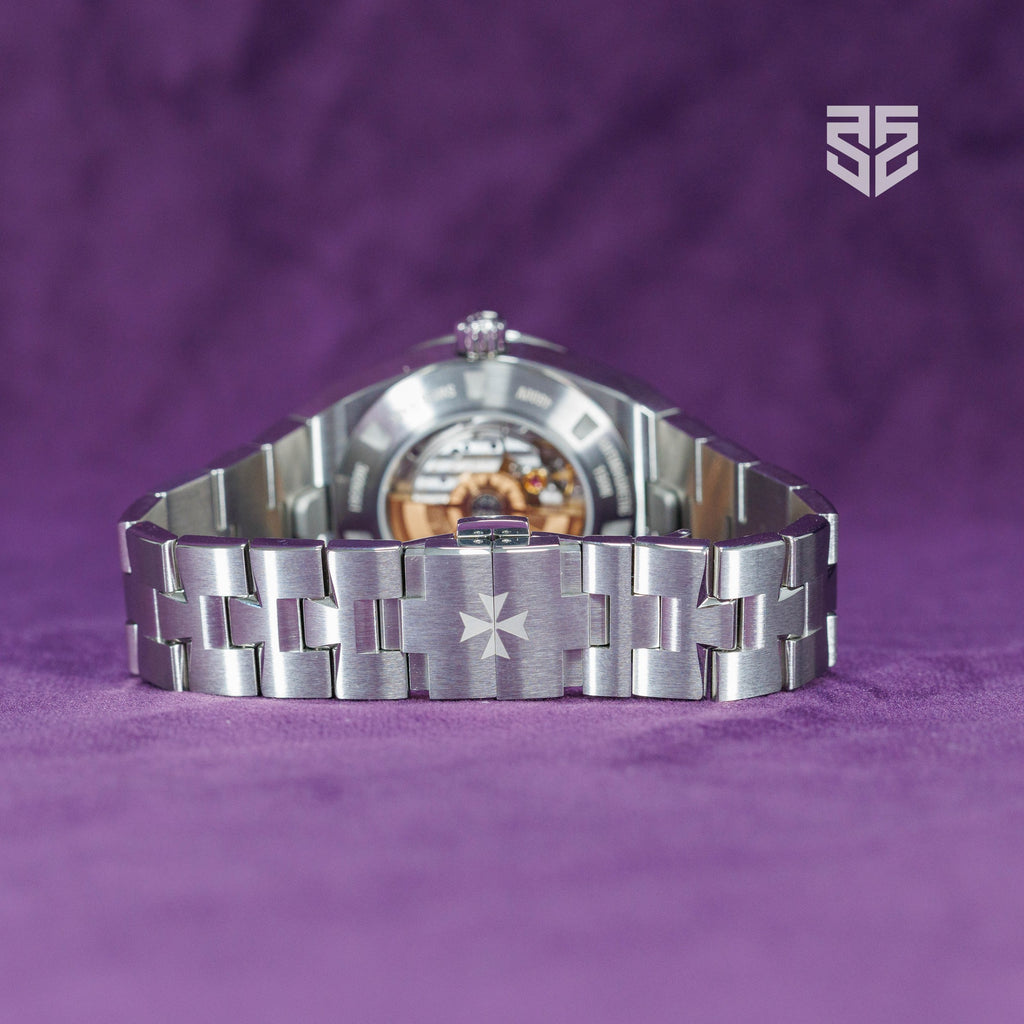 Vacheron Constantin Overseas 4600V 2026 caseback and bracelet — The Smiling Second, Melbourne